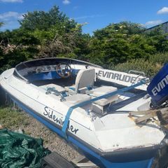 Speed boat