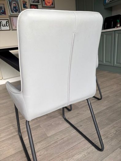 Kitchen table with 6 chairs