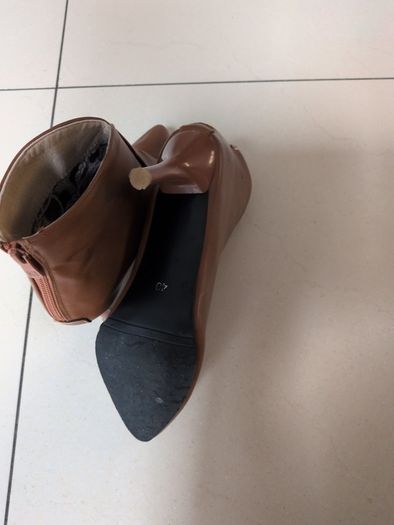 High heel Tan Ankle Boots.  S. 40-7.