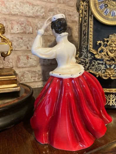 Royal Doulton figurine "Gail"