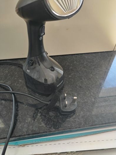 Hand held steamer