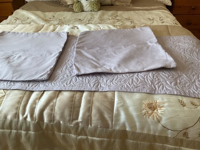 Bed Runner and cushion covers