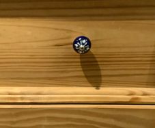 2 Cabinet or drawer knobs