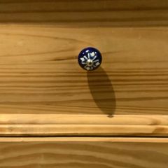 2 Cabinet or drawer knobs