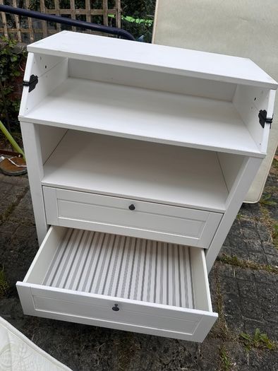 Baby changing unit