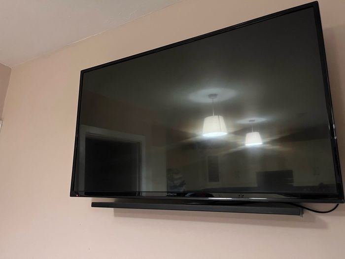42" TV hitachi