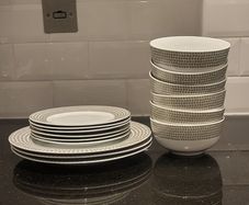 6 cereal bowls & plates