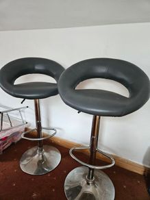Adjustable kitchen stools