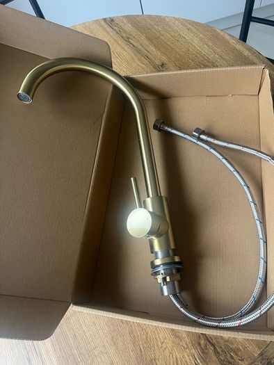 Gold kitchen sink tap