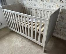 Mamas & Papas Atlas cot bed & Premium Mattress