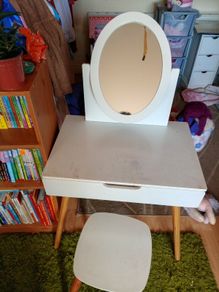 Dressing table