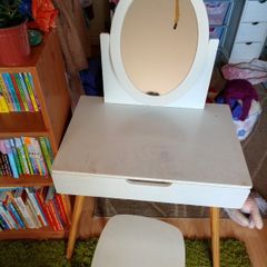 Dressing table