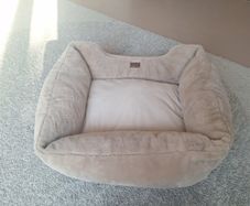 Dog / cat bed