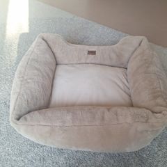 Dog / cat bed