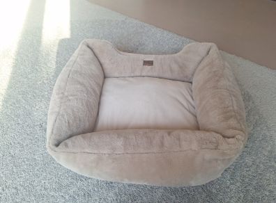 Dog / cat bed