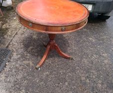 Vintage Round pedestal table