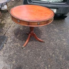 Vintage Round pedestal table