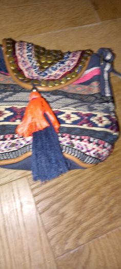 Accessorize small bucket bag