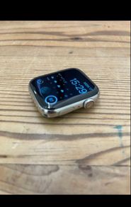 Apple Watch Series 5 stainless steel 100% Battery health.