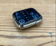 Apple Watch Series 5 stainless steel 100% Battery health.