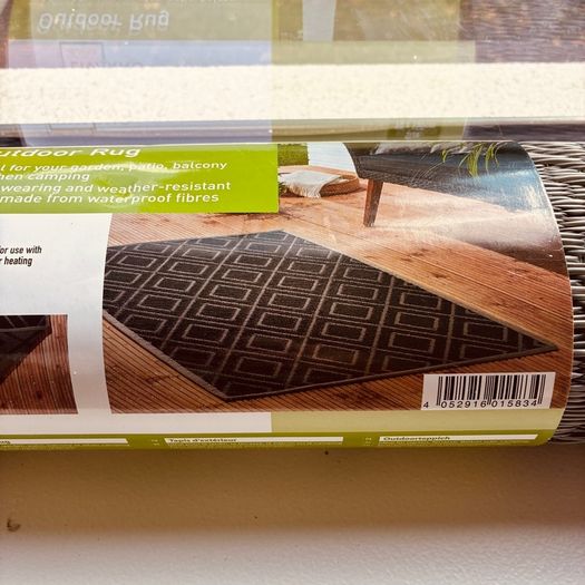 Outdoor rug