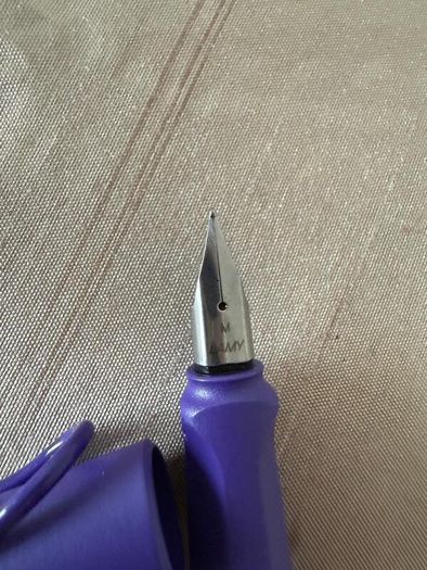 Lamy Safari fountain pen - purple - excellent condition - M nib
