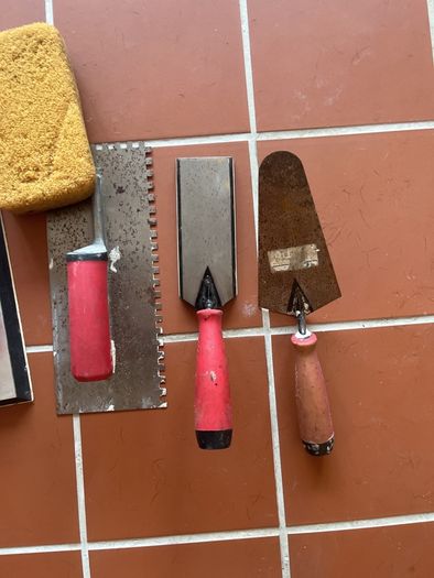 tiling kit trowl etc