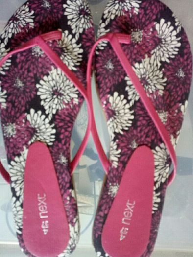 BNWT Pink LEATHER Strap flipflops