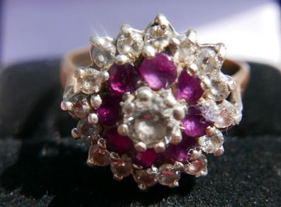 9K Gold Ruby and Gemstone Set Floral Motif Ladies Cluster Ring Set in 9 Carat Yellow Gold 375 Ring Size P - 3,76g
