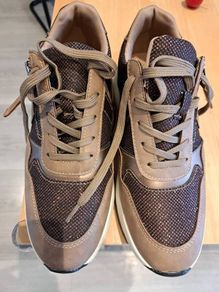 New size 39 or 6 female everyday runners with sparkles
