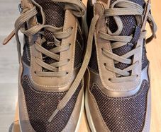 New size 39 or 6 female everyday runners with sparkles