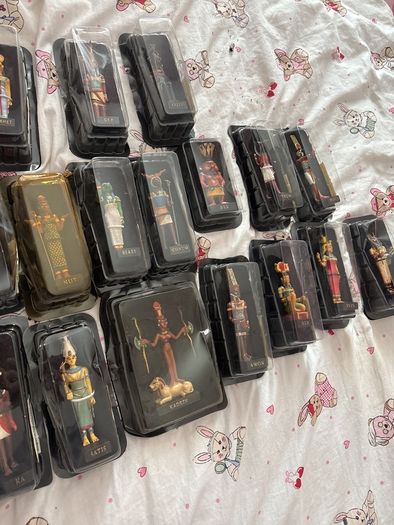 figurines