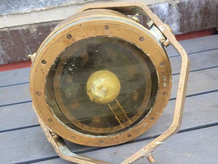 Beautiful heavy brass Ships compass