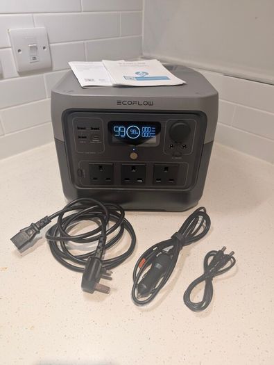 EcoFlow RIVER 2 Pro portable power station 768Wh + EcoFlow backpack, mint