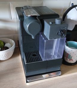 DeLonghi Nespresso machine with milk frother for old pods