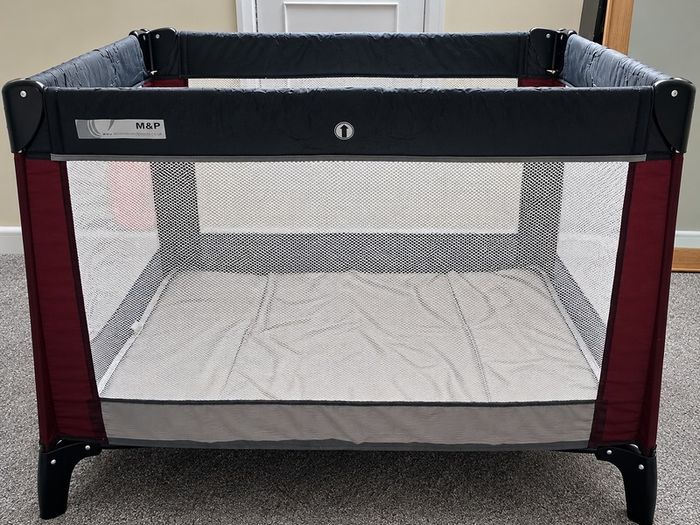 Baby Travel Cot / Play Pen