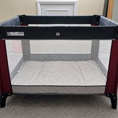Baby Travel Cot / Play Pen