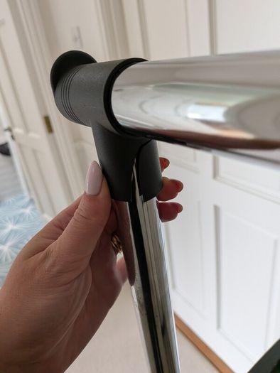 Clothes rail
