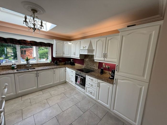 Solid Oak Kitchen with Granite and appliances