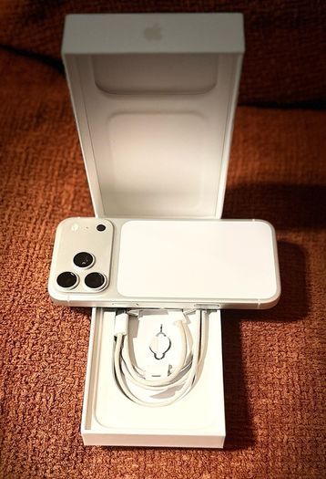 iPhone 17 Pro Max 256GB Silver Like New  Mint Condition (95% Battery Health)