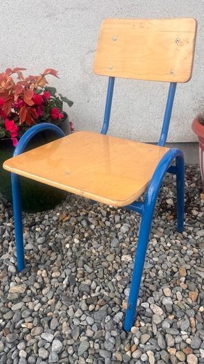 Vintage School Chair ( childs)