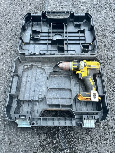 DeWalt DCD795 18V XR Brushless Combi Drill and Case Untested