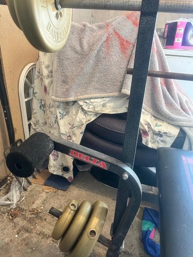 Delta Weight Bench, Barbell & 31.6kg Weights