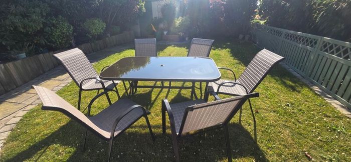 Table and 6 chairs