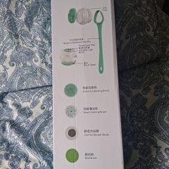 Electronic spinning body shower brush