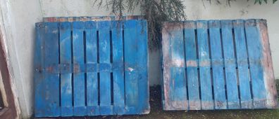 blue pallets