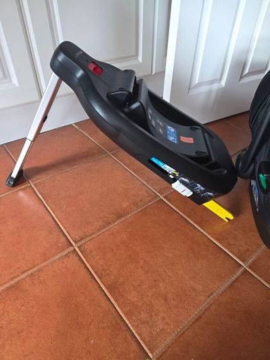 Baby car seat with isofix