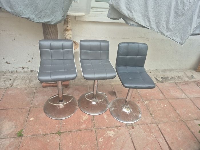 bar stool