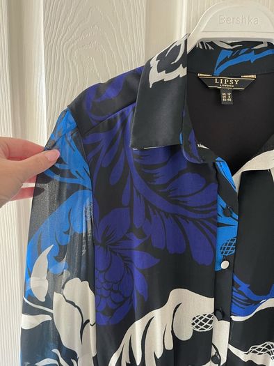 Lipsy Dress in Size 12 - worn only once, gorgeous shades of blue on black background