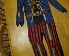 costume priate age 8-10
